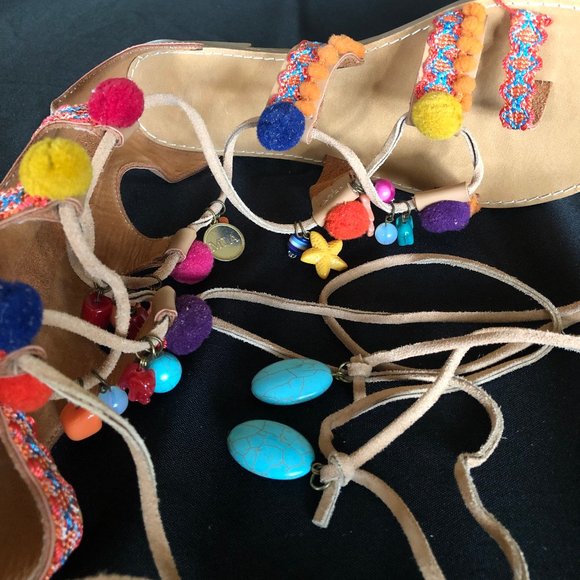 NWOT MIA Reanna Pom Pom Gladiator Sandals Sz 9 - Picture 9 of 15